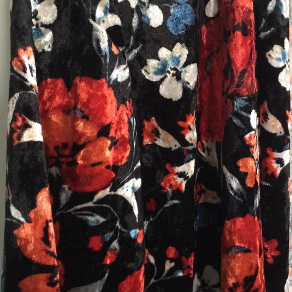 Velvet Floral Kimono - Picture 2 of 3